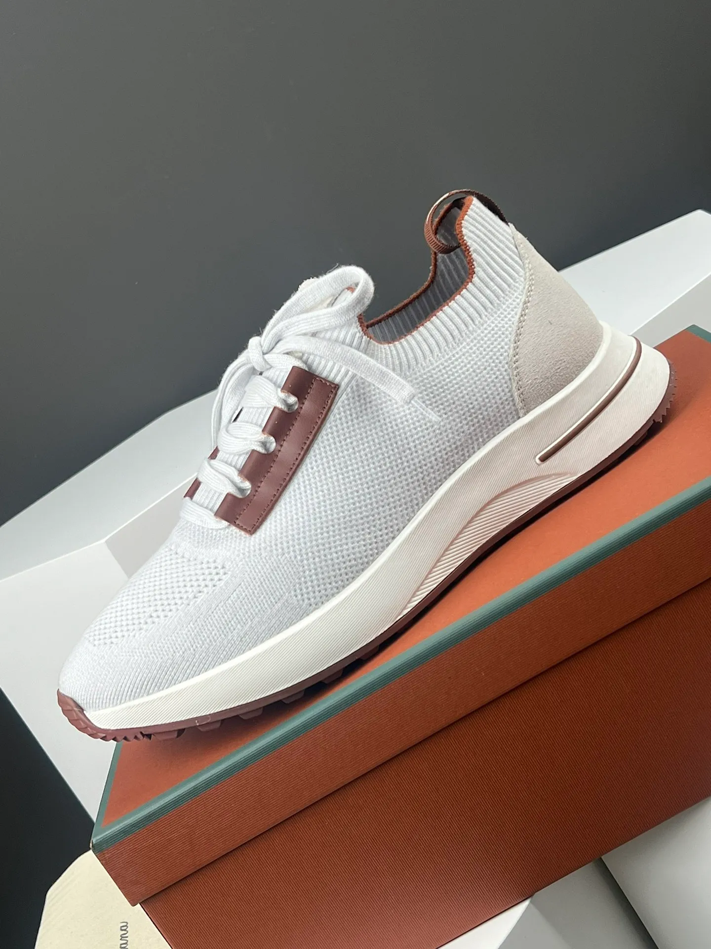 Factory price 420💰L men's shoes💰New product on sale Loro men's shoes💰iana knitted sneakers｜Made of Wish wool blended fabric｜The upper is made of unique knitted fabric production technology｜Comprehensive one-to-one restoration of the counter process｜Additional original molded rubber three-color combination technology outsole｜Size: 39-44 (customized at 45.46)